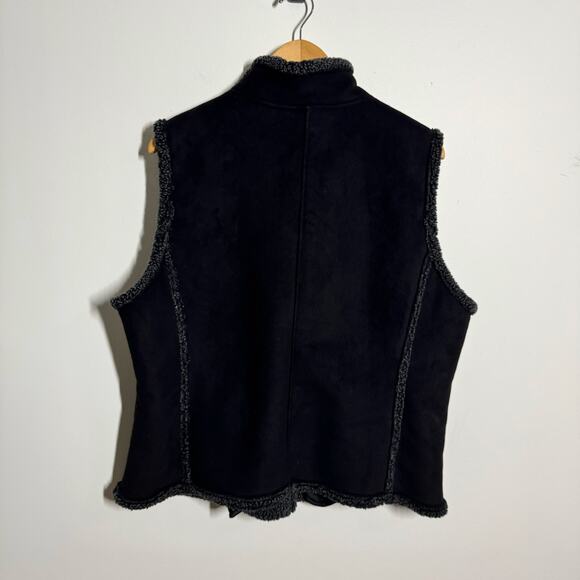 LL Bean Sherpa Lined Vest Women XL Black Faux Suede Button Up Cozy Collared - Picture 2 of 8
